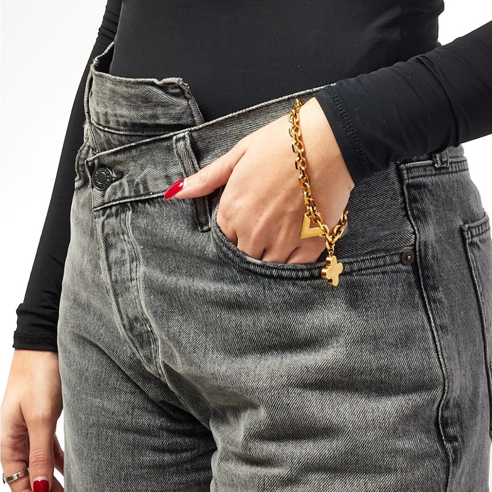 Louis Vuitton: Crystal Love Letters LV Charm Bracelet - Picture 2 of 12